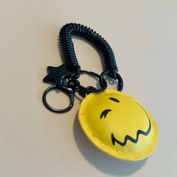 Smiley face keychain M1119 - Picture 3 of 4